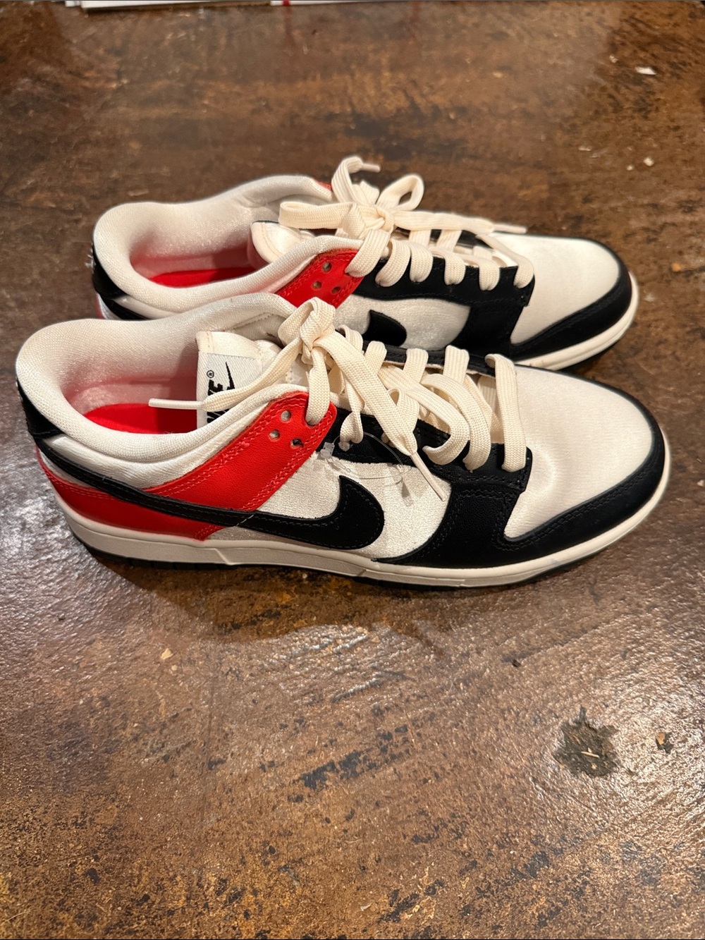 Nike women’s Dunk Low SE Black Toe Bright Crimson size 8